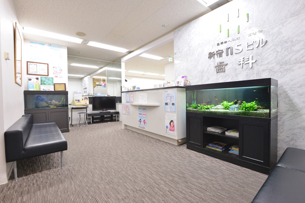 新宿NSビル4階のクリニックフロアにある歯科医院 1
