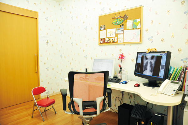 診察室の壁紙などもかわいく、子ども目線で作られている Cs 2