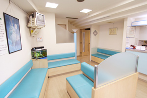 広くて綺麗な待合室ではスタッフが明るく迎えてくれる 15412 ma 2 1316053082