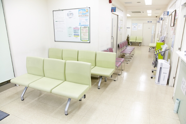 外来待合室の他にリハビリ待合室もある 35296 ma 3 1431066044
