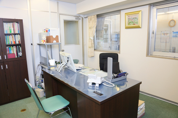 診察室。初診時は予約制となっているため電話にて問合せを行う 4