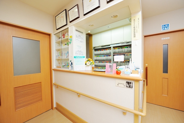 受付スタッフの応対も明るく丁寧なのが魅力の一つ 31905 ma 4 1404114569