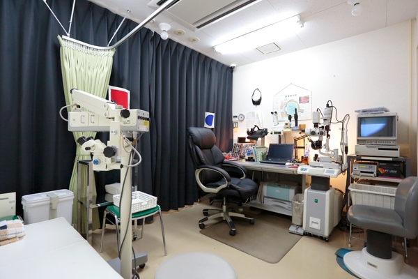 診察室には顕微鏡もあり精密な診断が受けられる 170477 ma 4 1449736505