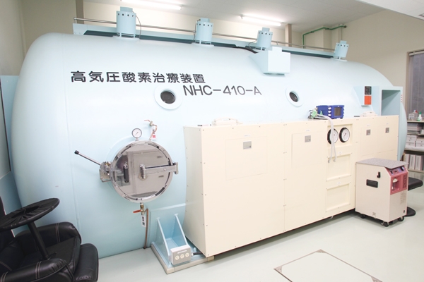 都内はもとより、国内でも希少な高気圧酸素治療装置 Cs5