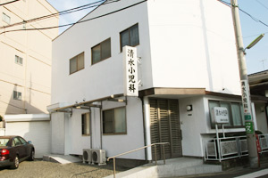気軽な気持ちで来院してほしいとの想いから、入口のドアは一般家庭にあるようなドアになっている 12287 ma 5 1280817024